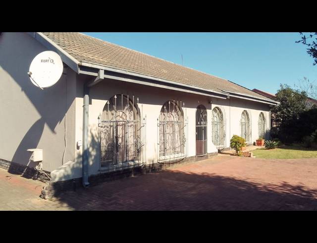 3 BEDROOM HOUSE FOR SALE IN VANDERBIJLPARK SE 6